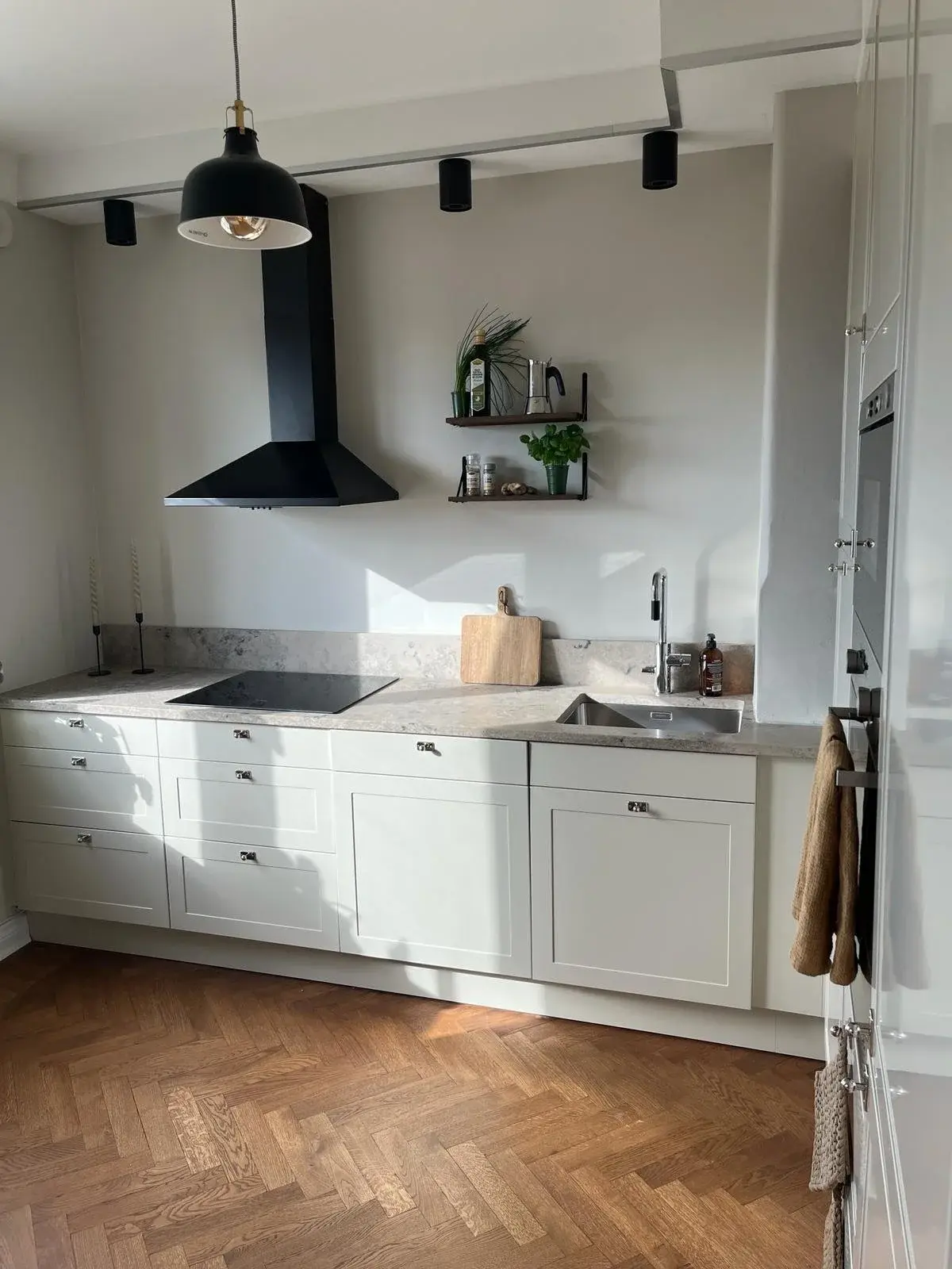 Skinande rent kök efter städning av Välvårdat i Göteborg